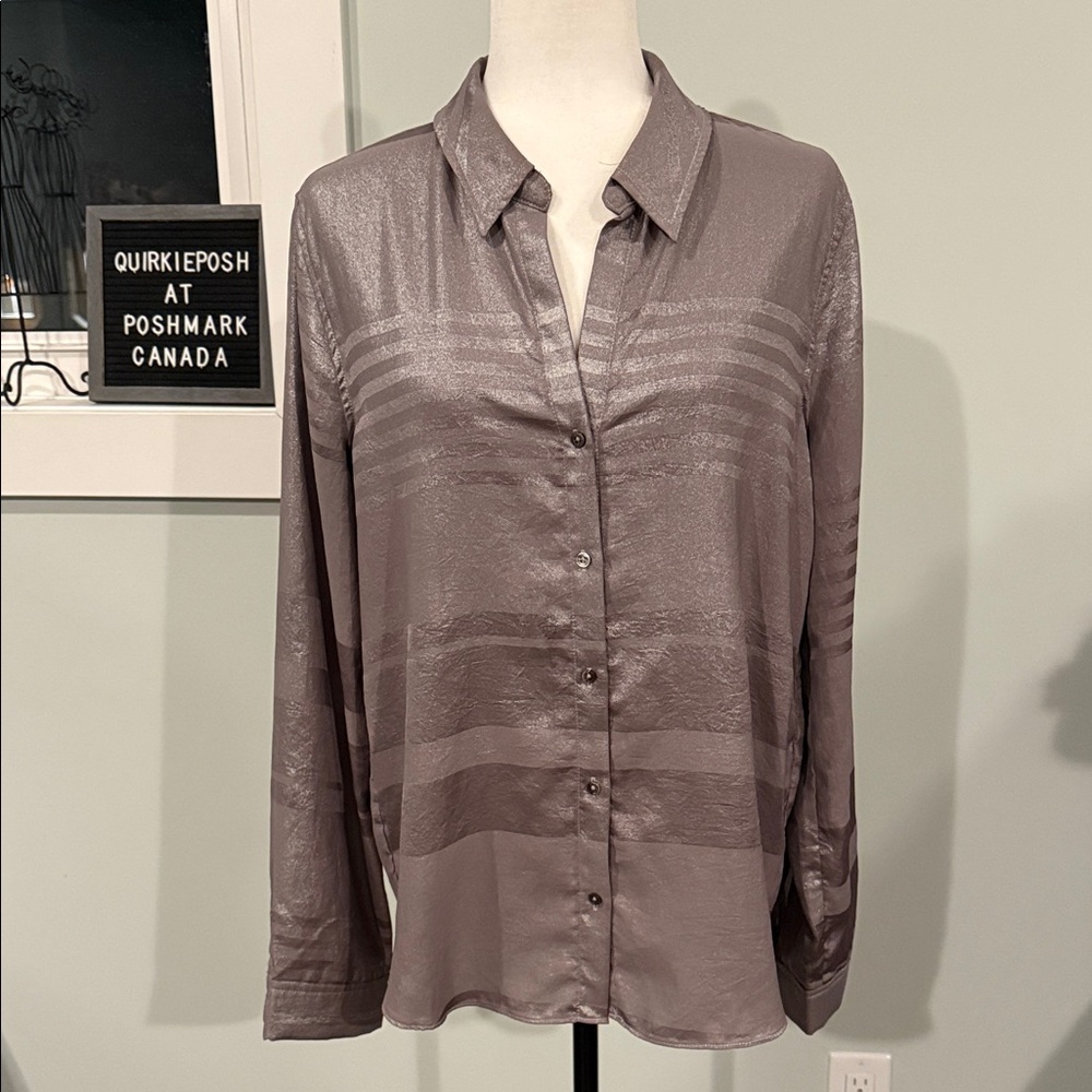 Avery Rayne Women's Lg. Long Sleeve Silver/Grey Button Up Blouse Classy Style